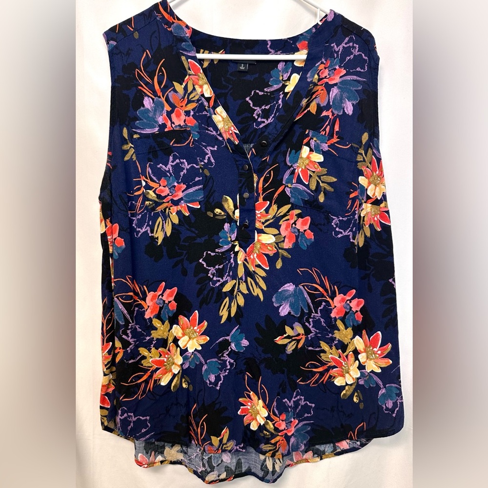Torrid Navy Floral Sleeveless Blouse Size 2 Rayon Stretch Snap Front